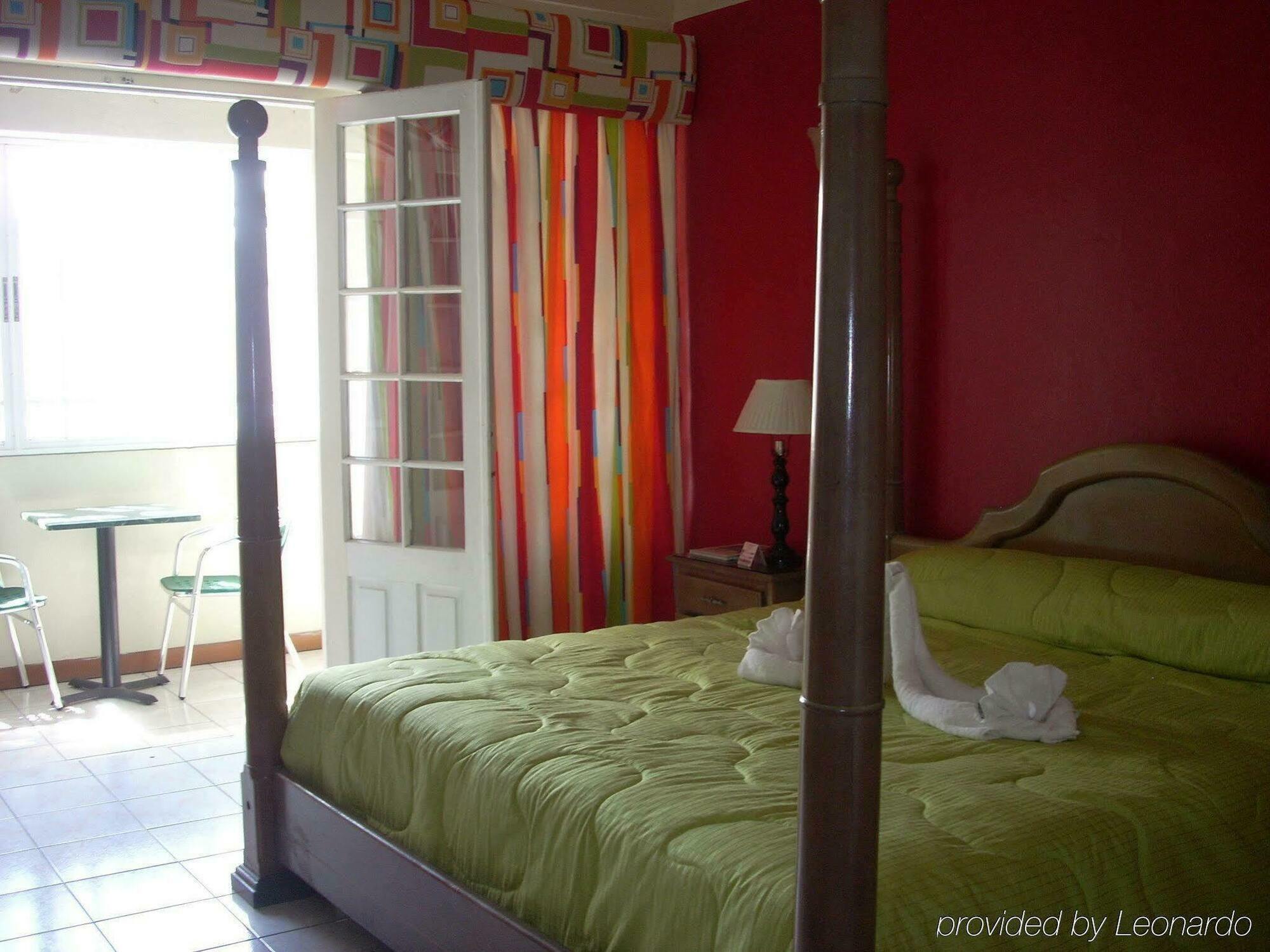 Village Hotel Ocho Rios Bilik gambar